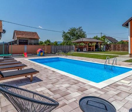 Holiday House Sweet Home Otocac Ngoại thất bức ảnh