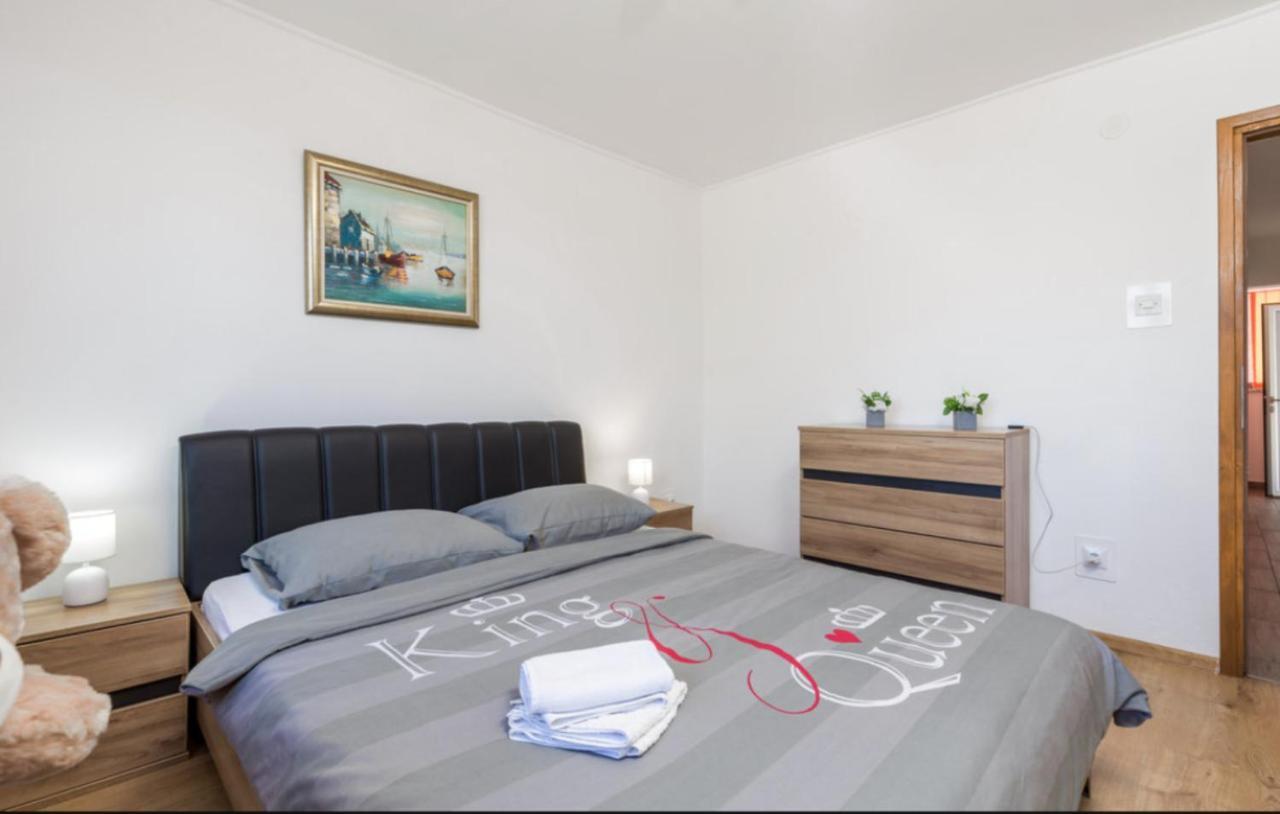 Holiday House Sweet Home Otocac Ngoại thất bức ảnh